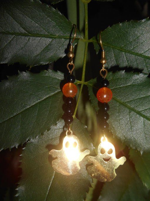 Boucles d’oreilles en acier inox. doré avec agate noire, jade orange et fantôme (Réf. BO 4125030)