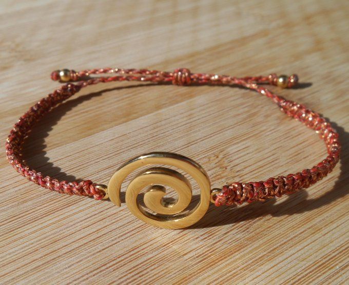 Bracelet en macramé marron métallisé avec une spirale en acier inoxydable doré (Réf. BR 4725058)