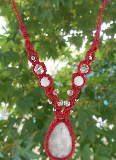 Collier avec pierre de lune, cristal de roche, perles de verre et acier inox. (Réf. CO 4325041)