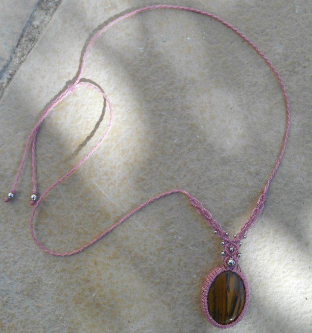 Collier rose santal avec œil de tigre et acier inoxydable (réf. CO ANJ24145)