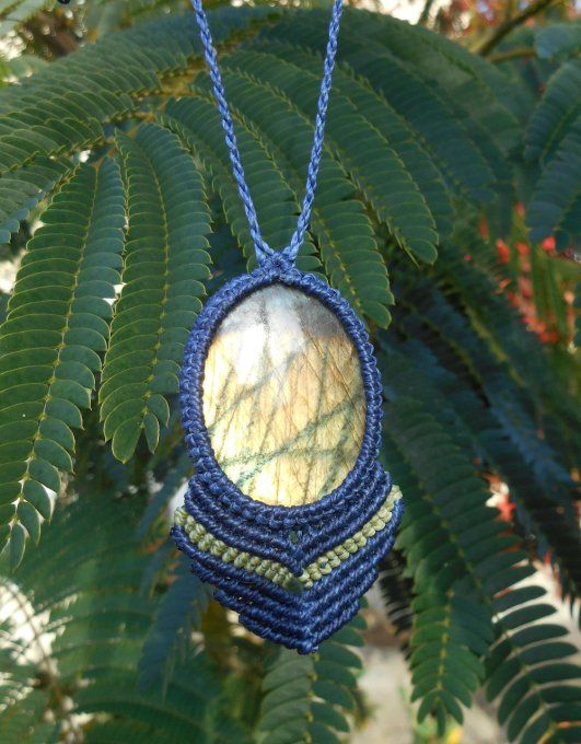 Médaillon bleu marine avec labradorite (réf. CO 0624197)