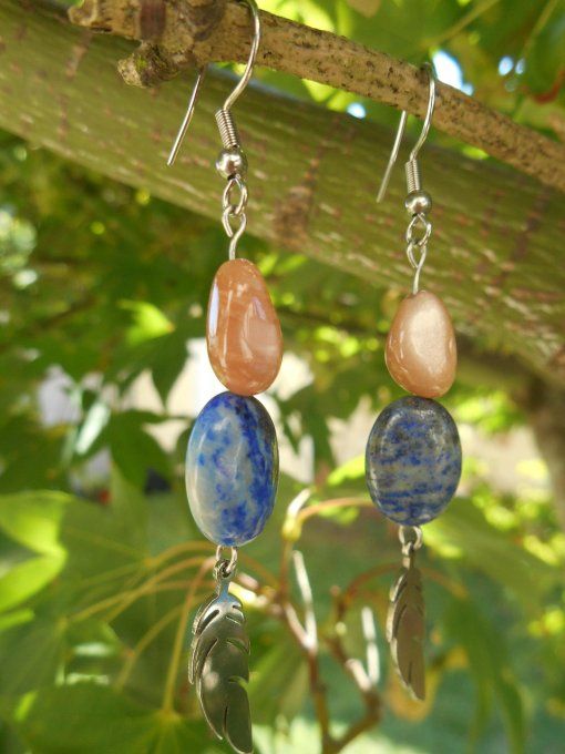 Boucles d’oreilles en acier avec lapis-lazuli, pierre de soleil et feuille (Réf.BO 3224060)