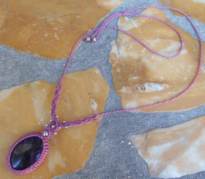 Collier avec tissage mauve, améthyste et acier inoxydable (Réf. CO ANJ24037) 