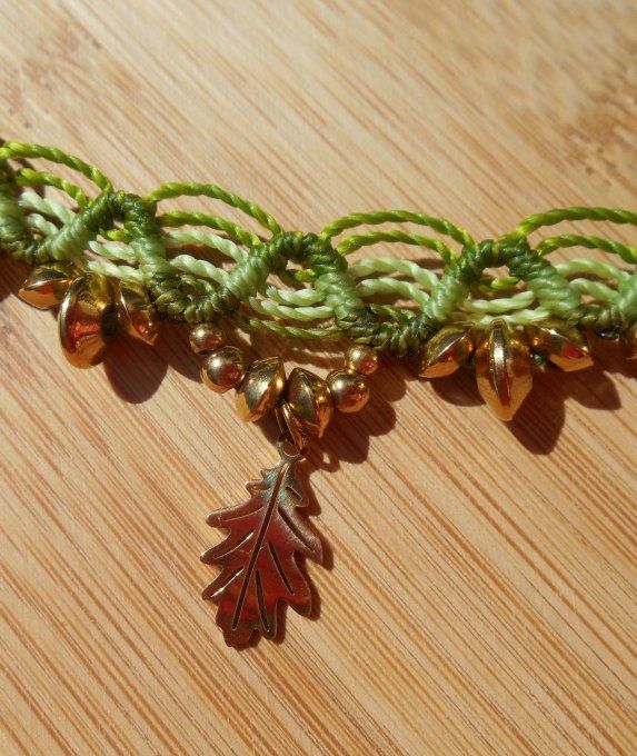 ras_de_cou_macrame_vert_acier_dore_feuille_de_chene_10