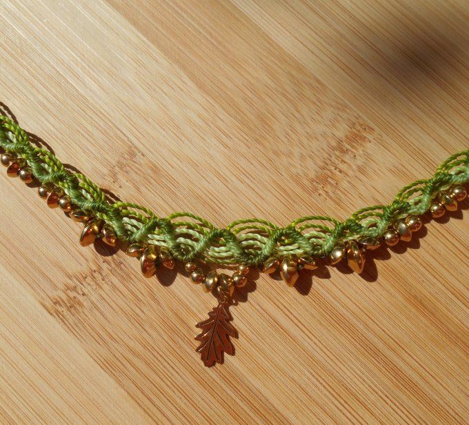ras_de_cou_macrame_vert_acier_dore_feuille_de_chene_11