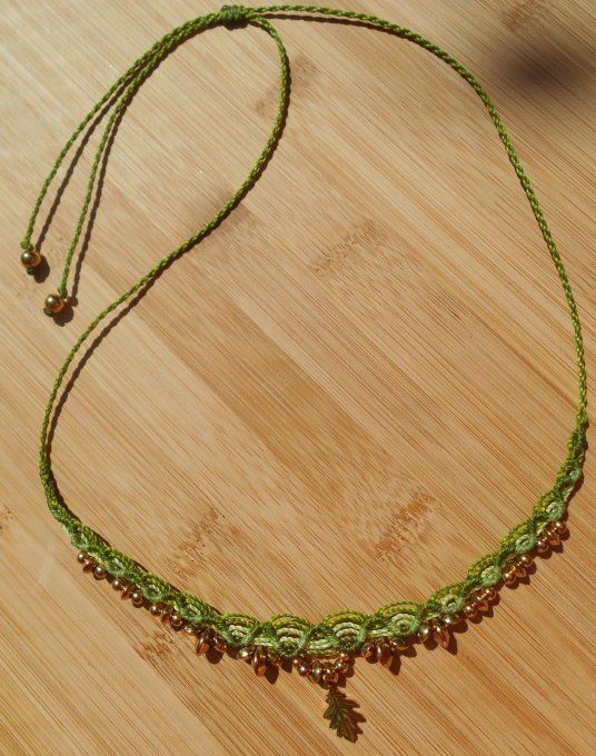 ras_de_cou_macrame_vert_acier_dore_feuille_de_chene_12