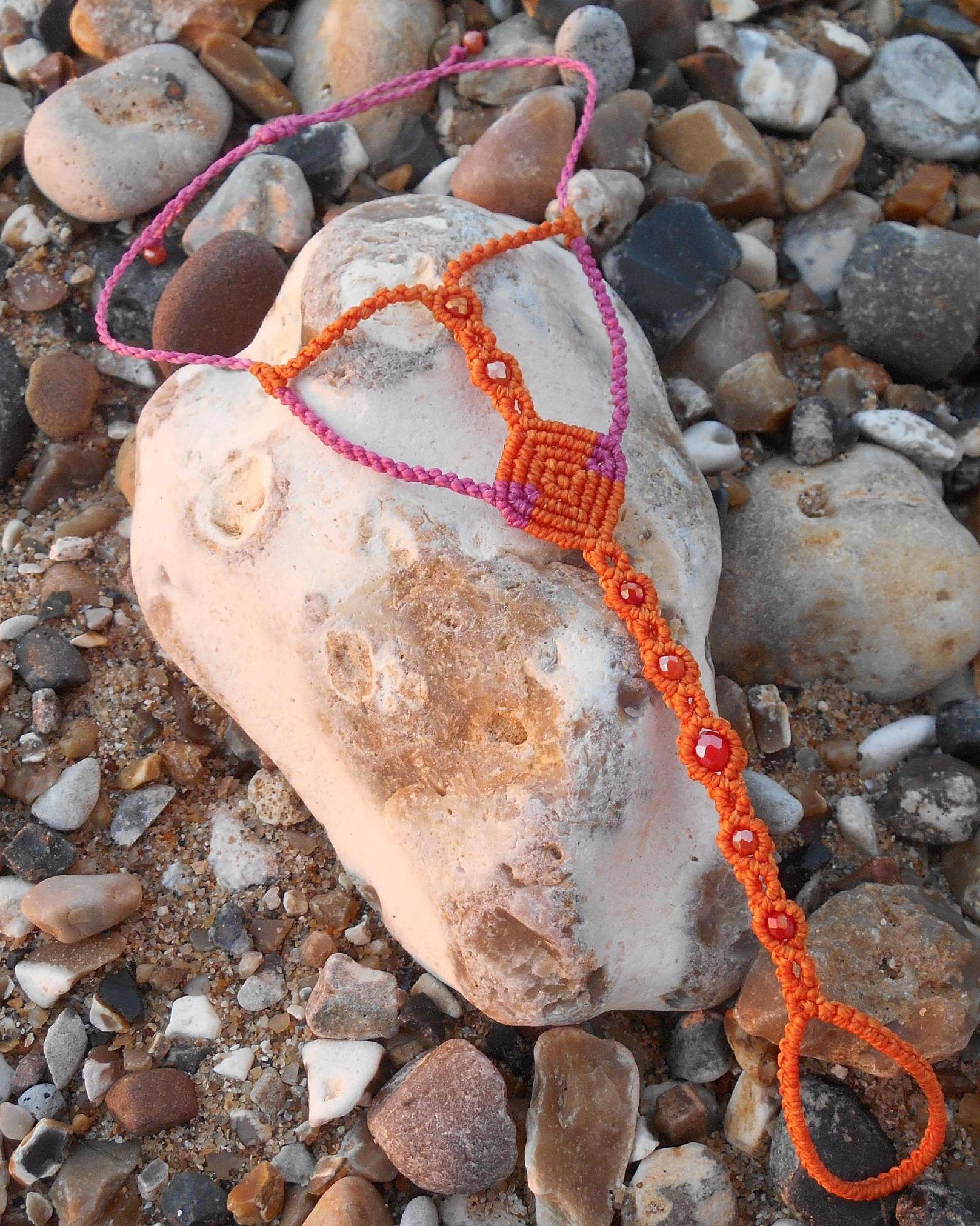 ↑ Bijou de pied avec tour d'orteil ↑ Bijou de pied avec tour d'orteil