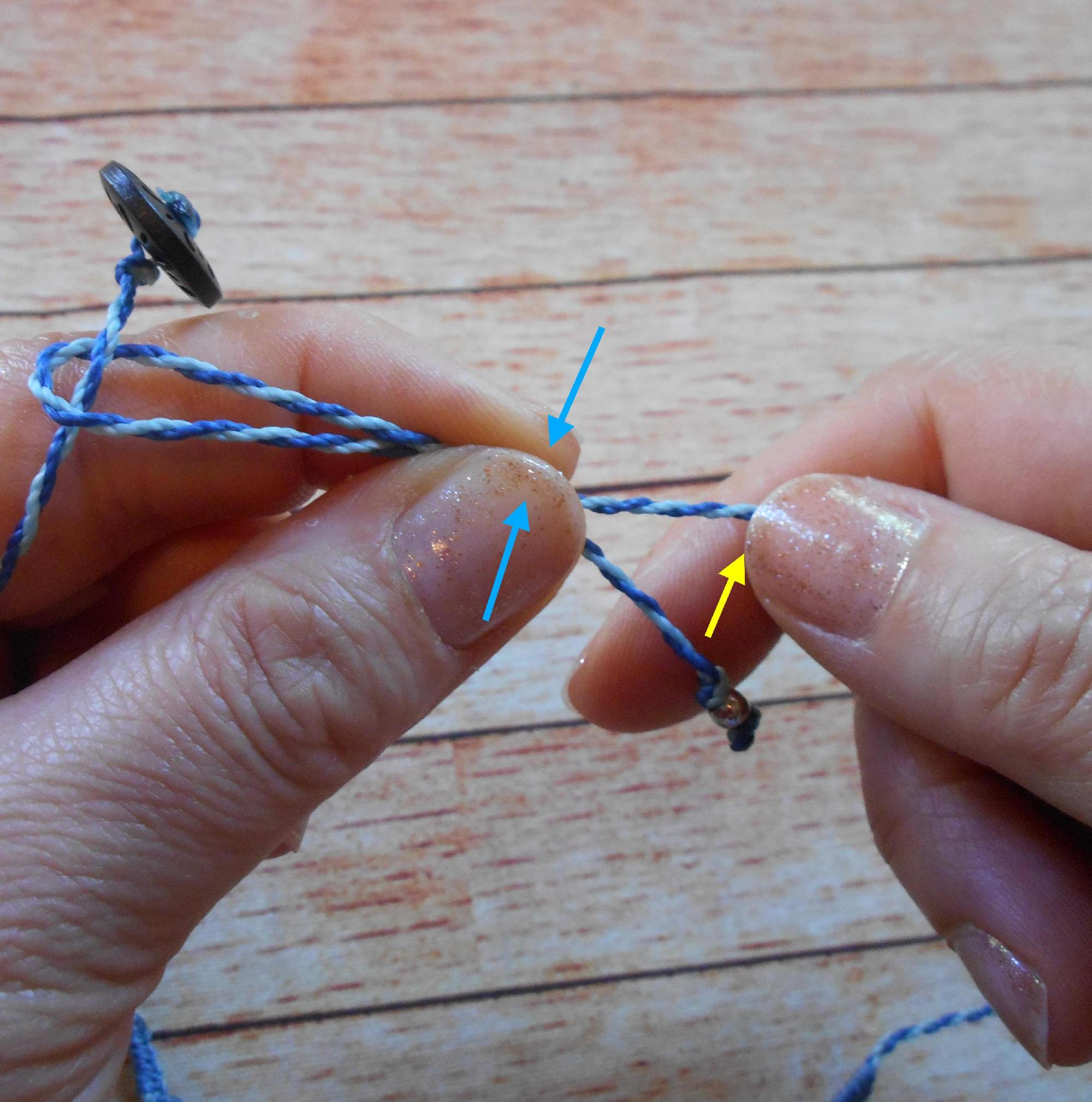↑ fermeture du collier, étape 2 ↑ fermeture du collier, étape 2