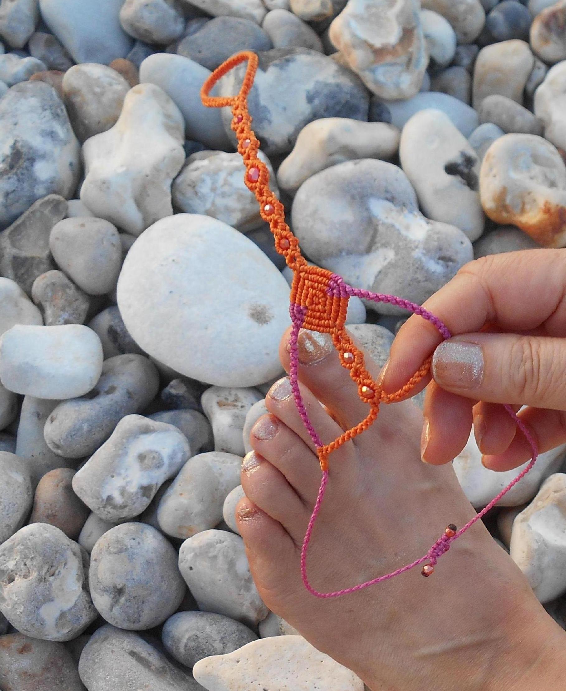 ↑ bijou de pied avec un seul noeud coulissant ↑ bijou de pied avec un seul noeud coulissant
